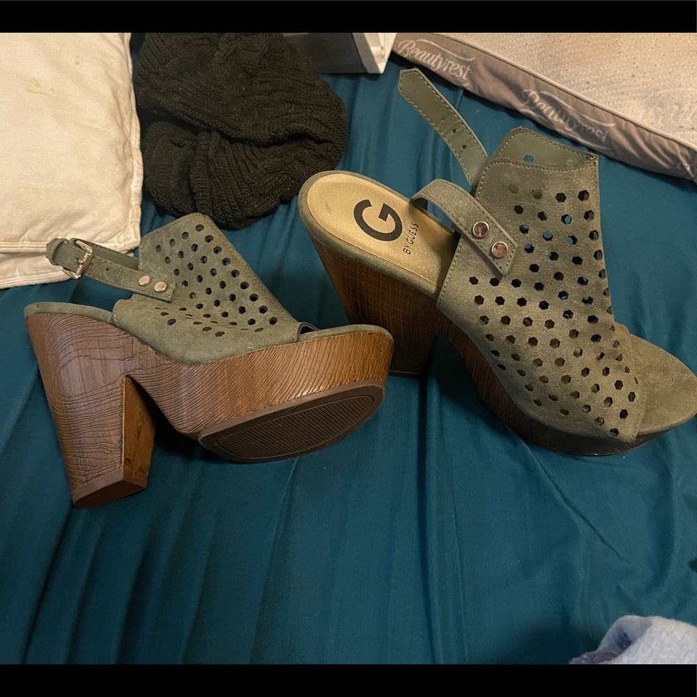 Guess wedges